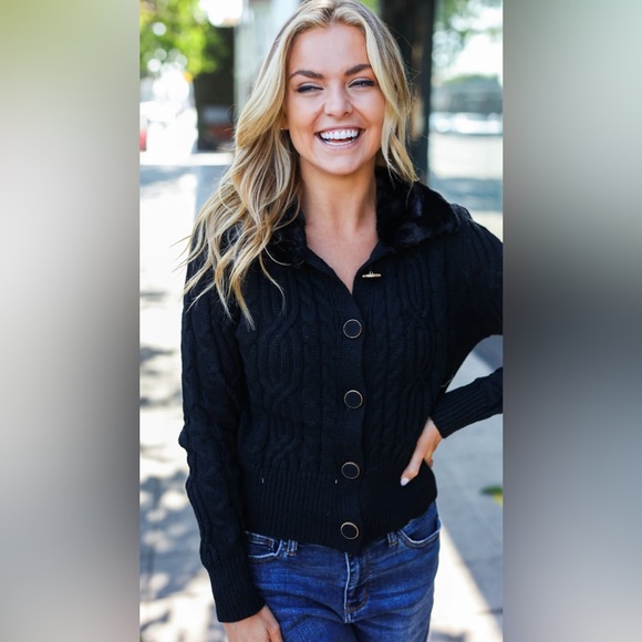 NWT ENTRO BLACK BUTTON DOWN FAUX FUR COLLAR CARDIGAN - Picture 6 of 8